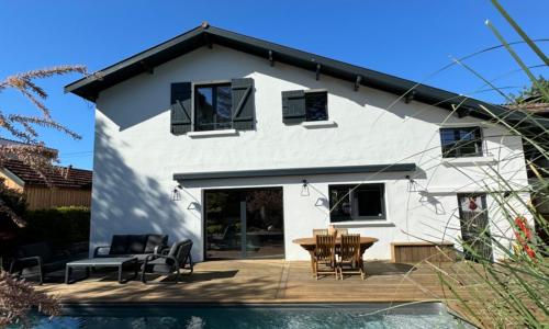 Villa basquaise avec piscine