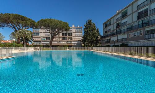 Studio Paris Saint-Tropez by Interhome