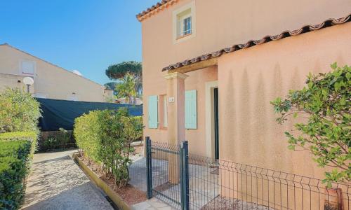 Petite villa au calme dans résidence avec piscine