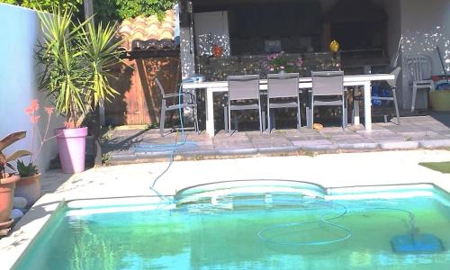 Grande villa avec piscine et clim proche de la mer