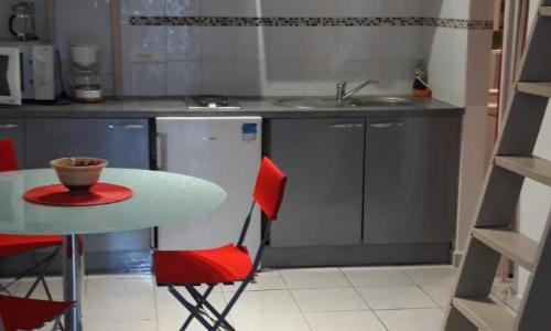 Studio RDC centre ville, plage imminente