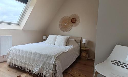 Cocon sous les toits - vue sur les châteaux et le vignoble - proche centre ville - parking gratuit