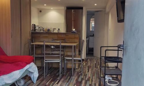 Studio fonctionnel avec espace extérieur partagé