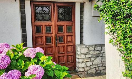 Cosy Villa with Swimming Pool close to La Bastide