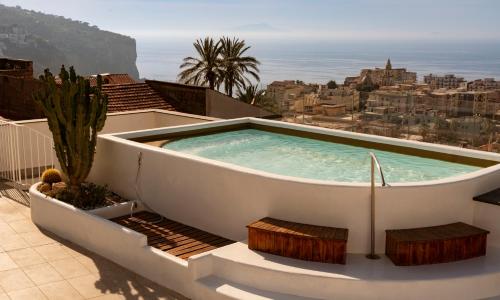 Domo 20 Hotel & Rooftop