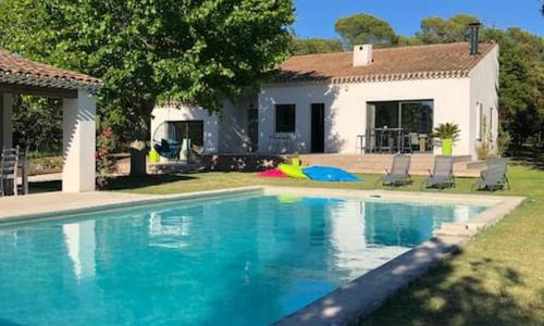 Proche Aix-en-Provence maison avec piscine - 10 personnes