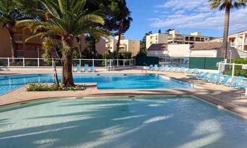 Magnifique 2 pièces Piscine Parking Plage à pied Tennis