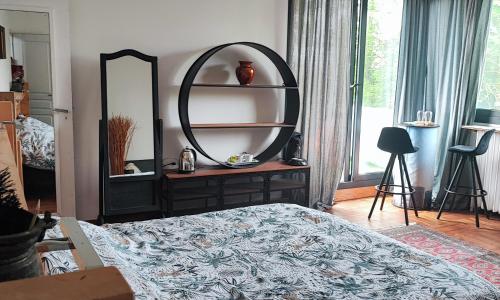 Chambre spacieuse avec terrasse dans villa d architecte