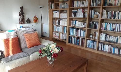 HYPER CENTRE VILLE Poissy - PARKING privé - GARE à 700 m - PARIS 20 min