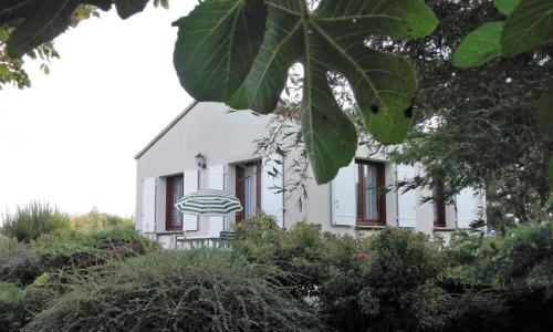 EN PLEINE VERDURE AU CALME NON LOIN DU CENTREVILLE