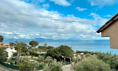 Charming 37 m nest near the sea