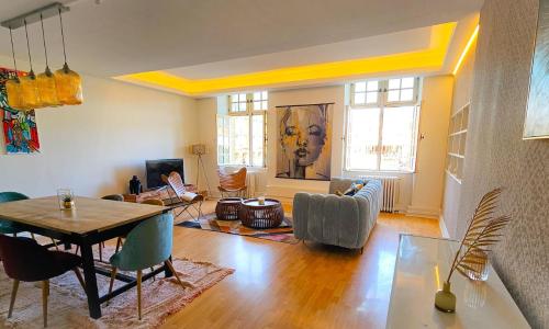 Grand Apt 130m2 vue place ducale