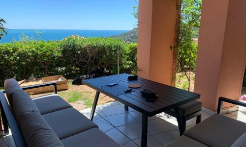Cap Estérel T3 jardin clôturé Grande terrasse couverte Vue Mer 2 chambres Village vacances Pierre et vacances