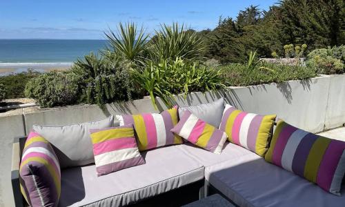 489 - Appart T2 surplombant la plage de Caroual.