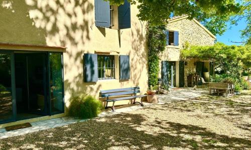 Charmant mas provençal au coeur des vignes