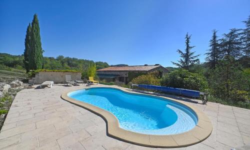 Stunning Home In St Jean De Maruejols Et Avejan