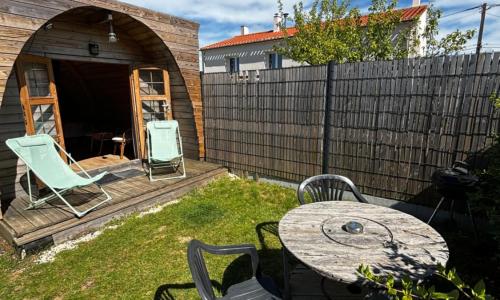 Chalet tout équipé, 800M de la mer, Vélos Inclus.