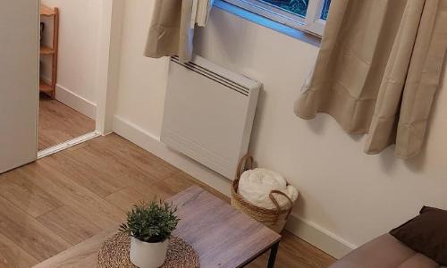 STUDETTE cadre exceptionnel Très bien située 10 mn plages