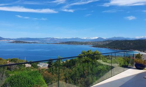 Maison de standing style loft 150 m2 de 2 à 6 pers vue mer à Mare e Sole Plage d'argent Verghia