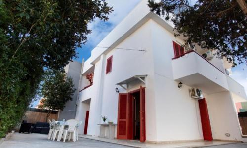 Villa Casaluce con giardino a 5 minuti dalle spiagge