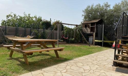 Rez de villa avec jardin 6 min plage