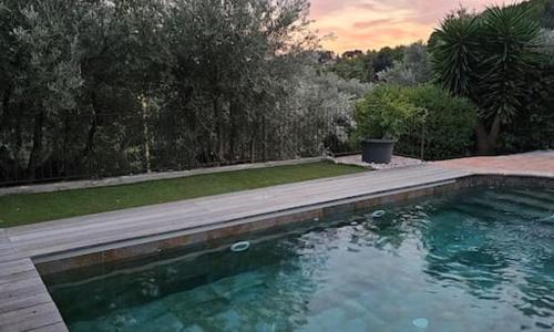 Villa avec piscine entre mer et montagne