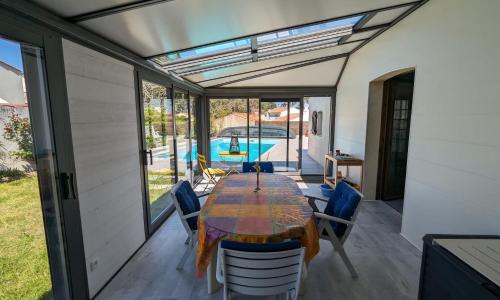 House with pool near the sea