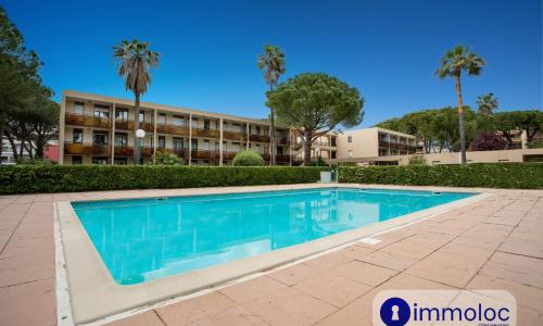 Air-conditioned studio in Mandelieu with swimming pool