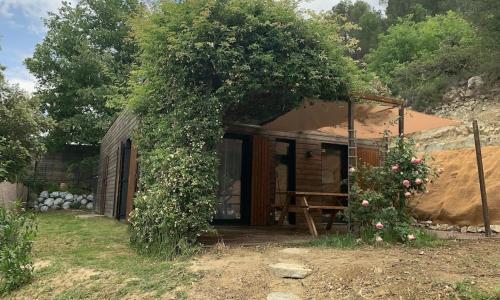 Maison en bois à Entrechaux