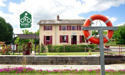 MARA RIVIERE gîte d'étape sur la vélo Francette