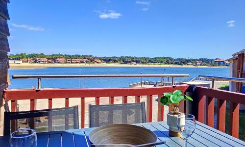 V Landes 06-T2 cabine - 6 personnes - Résidence avec piscine face au lac marin