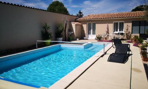 Grande maison ancienne au calme avec piscine
