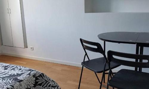 Private room in an apartment of 3 rooms