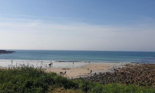 Chalet bord de mer les pieds dans l'eau