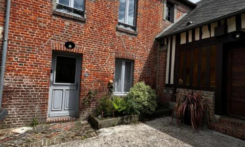Maison de bourg avec garage motos