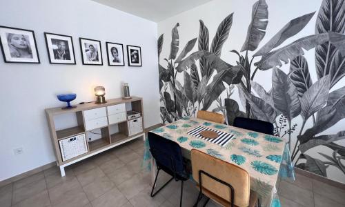Le Cosy Rionde : Apt 6 Prs, 2 ch, parking, clim