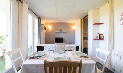 Grand studio cabine lumineux à 800m de la mer