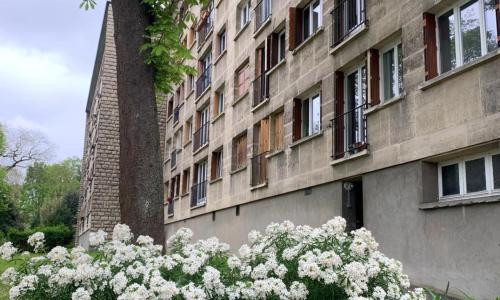 Family apartment with parking Metro line 9