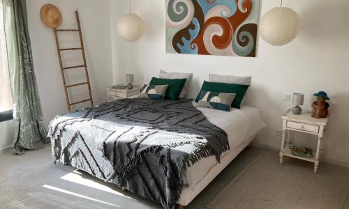 Chambre indépendante dans maison d'artiste au coeur du village