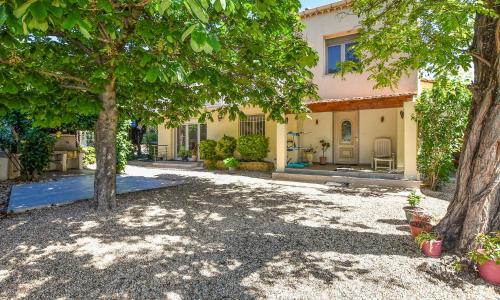 Cozy Home In Sorgues With Kitchen