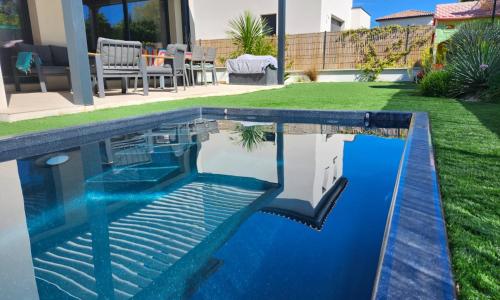 Jolie Villa Avec Piscine à Proximité De La Plage.