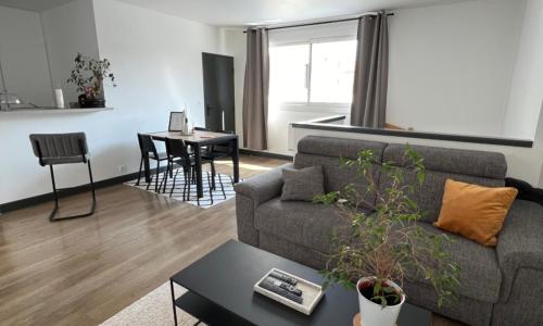 HYPER CENTRE à 80m du vieux marché, T2 calme vue sur les toits Rue du Minage