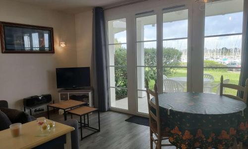 Ref 049 T2 vue port pour deux personnes piscine rez-de-chaussée