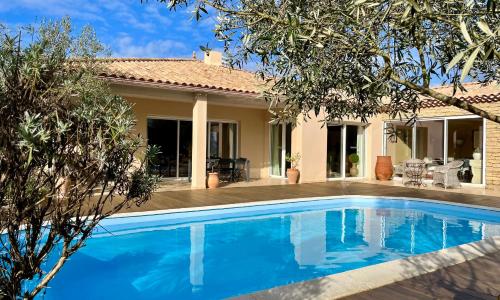 Villa de standing avec piscine proche océan