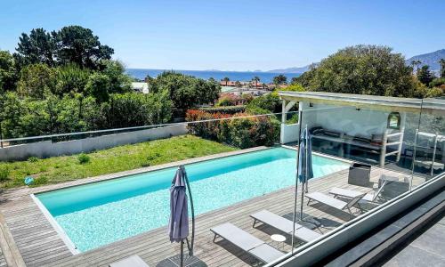 Saskia - villa pour 10, piscine, centre Porticcio