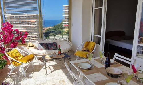 Appartement 100 m2 terrasse vue mer plage à pieds