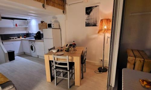 Petit Boudha T2 et Mezzanine rénové avec parking 400 plage 50m commerces