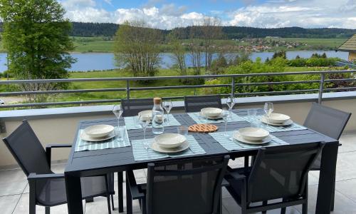 Duplex 6 personnes, vue panoramique sur lac