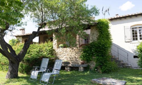 VILLA PROVENCALE FACE AU LUBERON