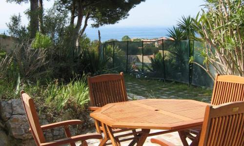 Appartements vue mer dans grande maison provençale